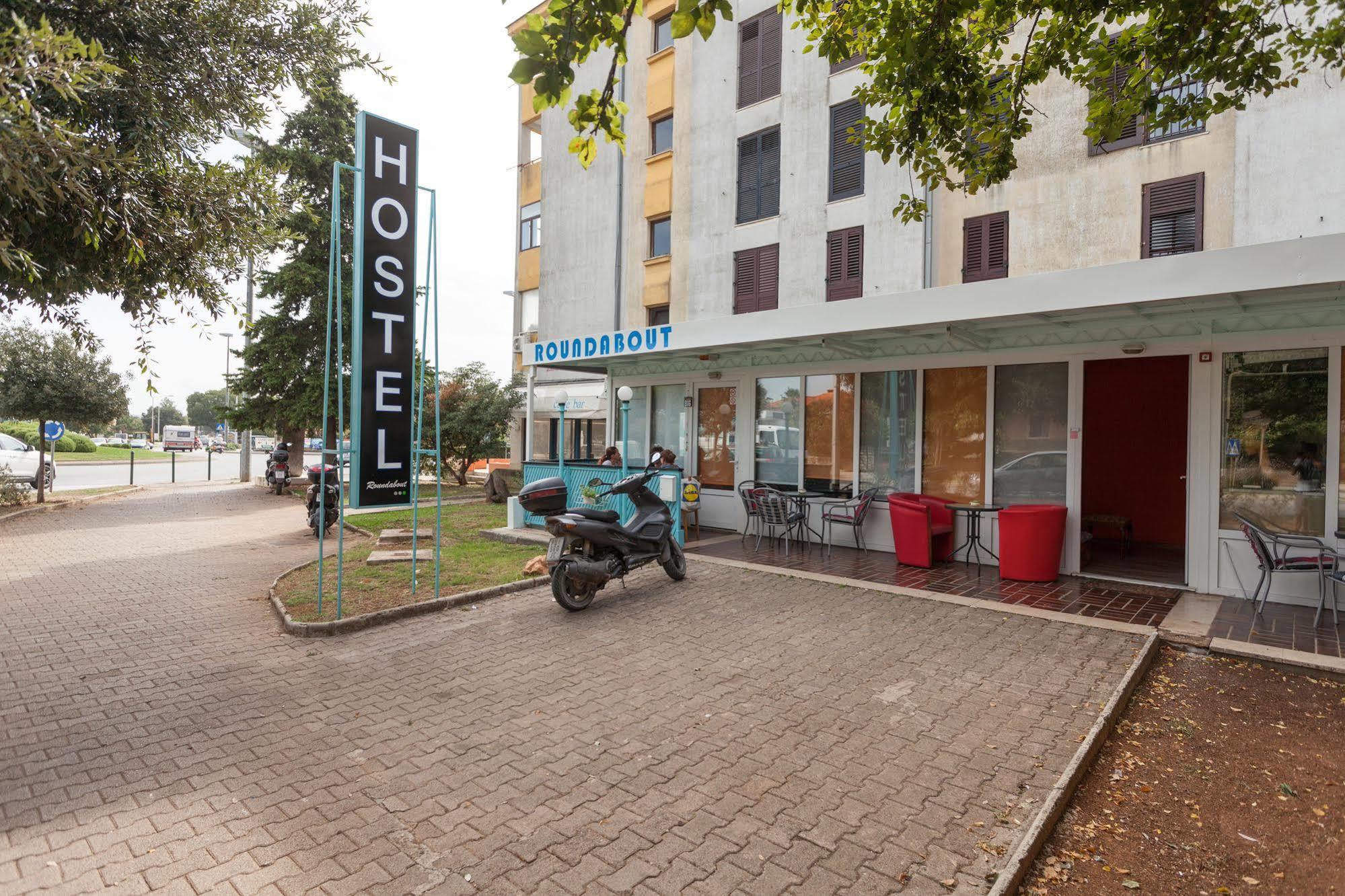 Hotel Roundabout - *